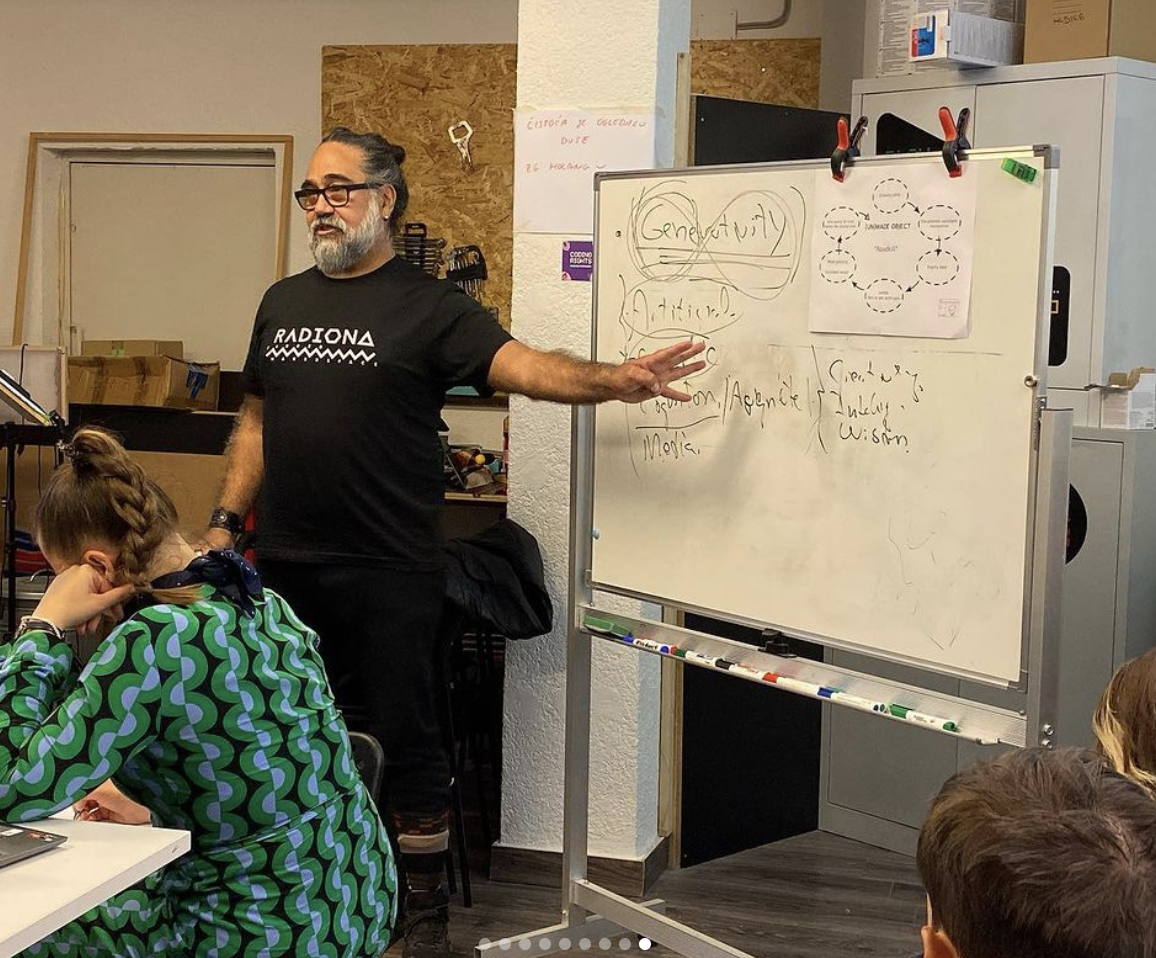 The Knowledge Designer: Who are we chatting with?